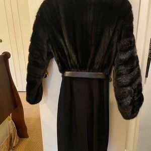 Elegant vintage black trench coat with fur by Nina Ricci in excellent condition
